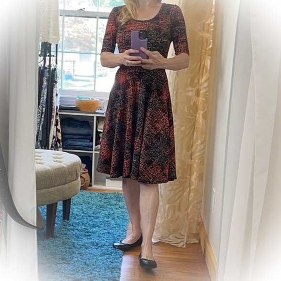 💕Like New Lularoe Nicole Fit & Flair Dress white on black and red💕 - Picture 9 of 10